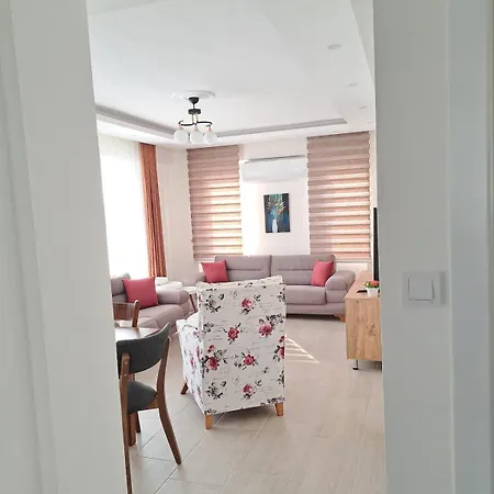 Villa Tei, With Swimming Pool In Oeluedeniz New